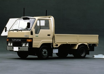 Toyota Dyna 1984. Repair manual chassis & body