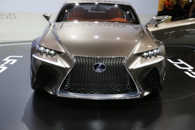 Премьера нового купе Lexus LF-CC Concept на автосалоне Mondial de l'Automobile