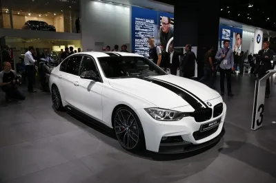 M Performance представила пакет для модификации BMW 335i