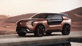 Mitsubishi Elevance Concept: трёхрядный PHEV с четырьмя моторами и «премиальным глэмпингом»