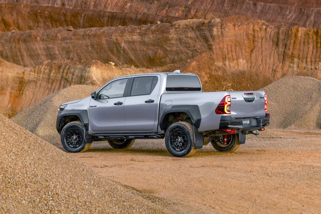 Новый Toyota Hilux лишится части двигателей и получит гибрид