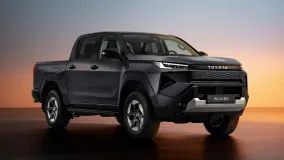 Новая Toyota Hilux (2026) — 9-ое поколение легендарного пикапа: электрификация, гибриды и «многопутевая» стратегия