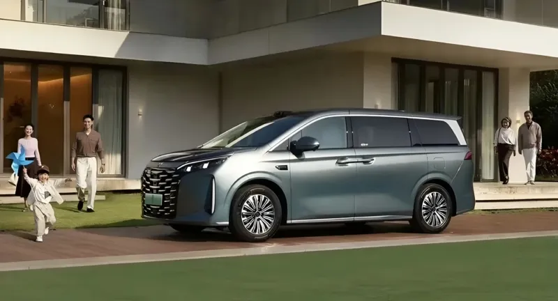 BYD M9 (2026): премиум-минивэн с лидаром, ходом до 218 км на электротяге и стартовой ценой от ~$34 300