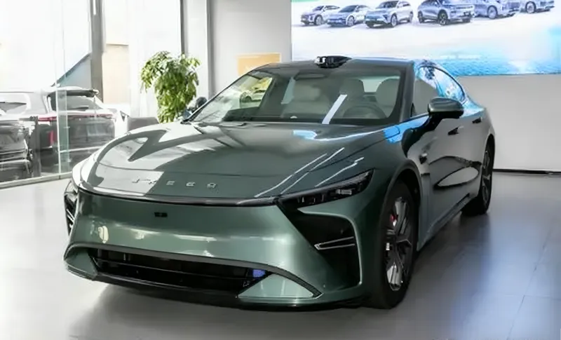 Exeed Exlantix ES 2026: электрический седан с батареей на 97,7 кВт·ч и запасом хода до 860 км