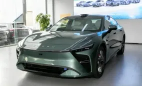 Exeed Exlantix ES 2026: электрический седан с батареей на 97,7 кВт·ч и запасом хода до 860 км
