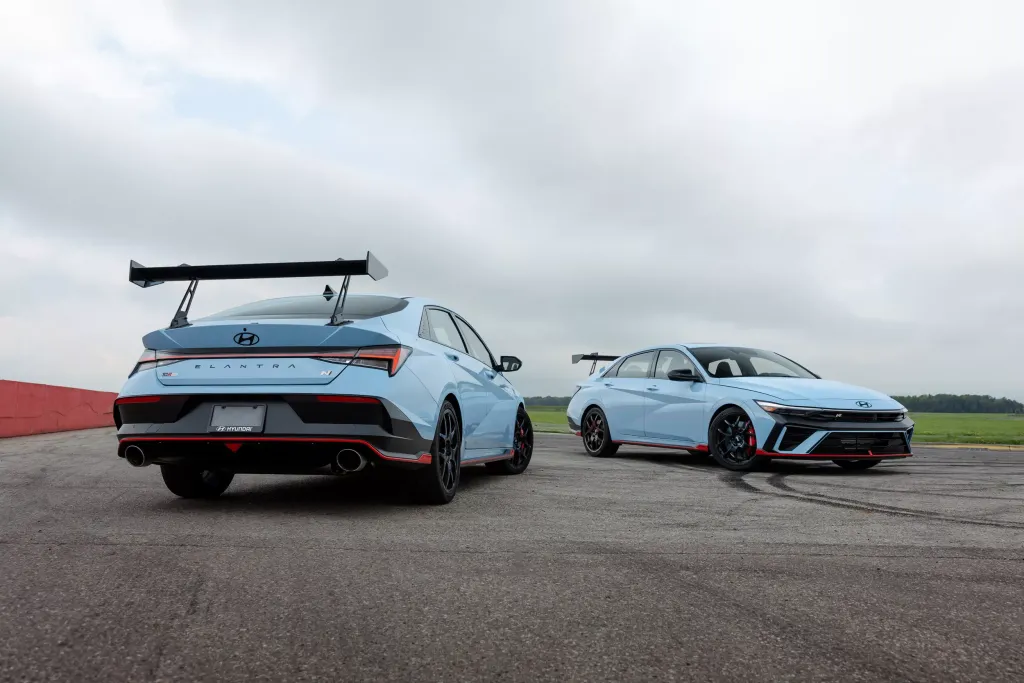 Hyundai N показывает два новых автомобиля: бензиновый и электрический – скорость во всех формах