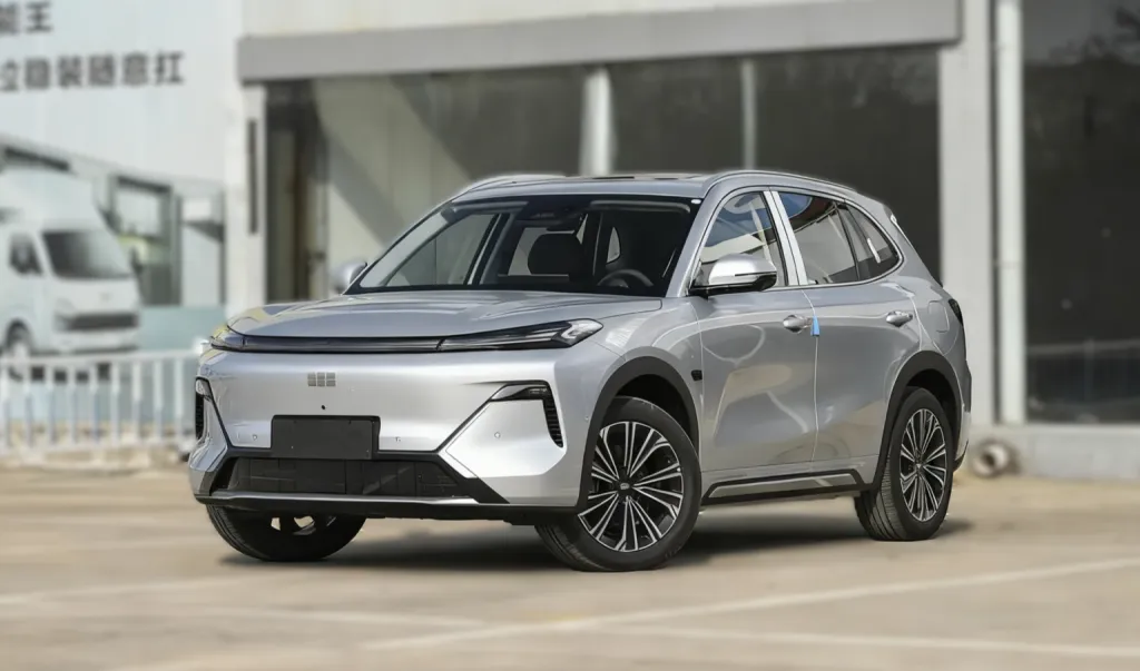 Geely представила Galaxy Starship 7: гибрид с пробегом до 200 км на электротяге и началом продаж 19 ноября