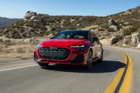 Audi S3 и Audi Q3 2026 года получили обновлённые комплектации и новые цены