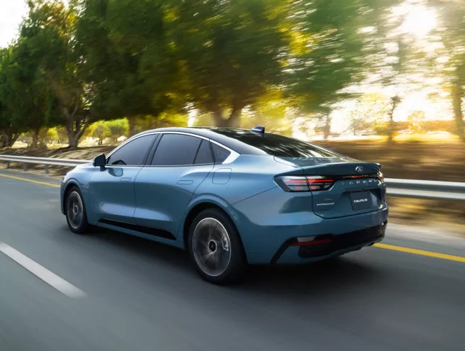 Ford Taurus 2026: седан получил внешность в стиле Mustang и готовится к обновлению фото 2