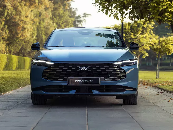 Ford Taurus 2026: седан получил внешность в стиле Mustang и готовится к обновлению фото 6