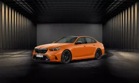 BMW представила эксклюзивные версии для Южной Кореи: редкий M5 Fire Orange и уникальные M2 в спеццветах