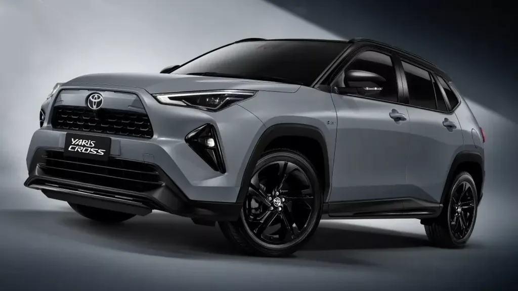 Toyota Yaris Cross — обновлённая версия с тёмным пакетом и более изящной решёткой