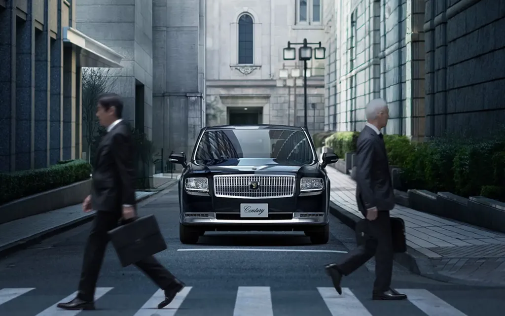 Toyota Century — первое обновление за годы и новый взгляд на роскошь