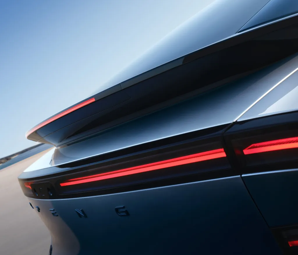 Xpeng P7 2026: глобальный электрический седан с рекордным запасом хода