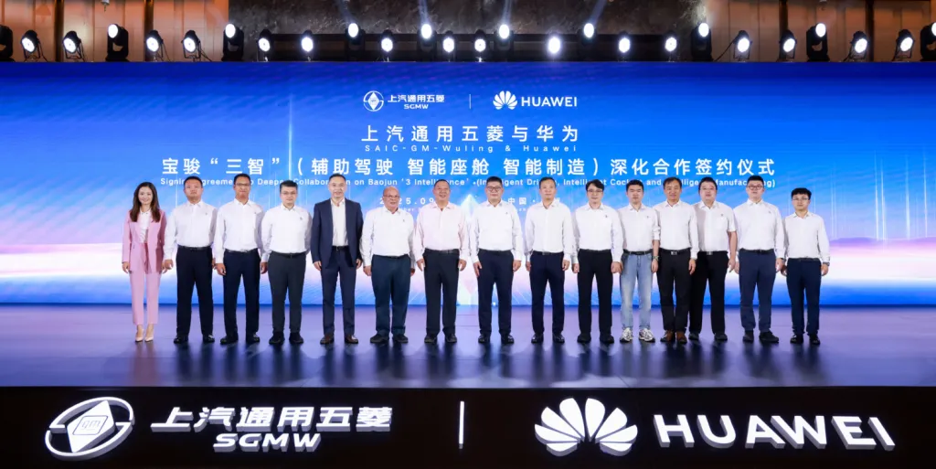 Baojun Huajing S — флагманский гибридный внедорожник от Huawei и SAIC-GM-Wuling