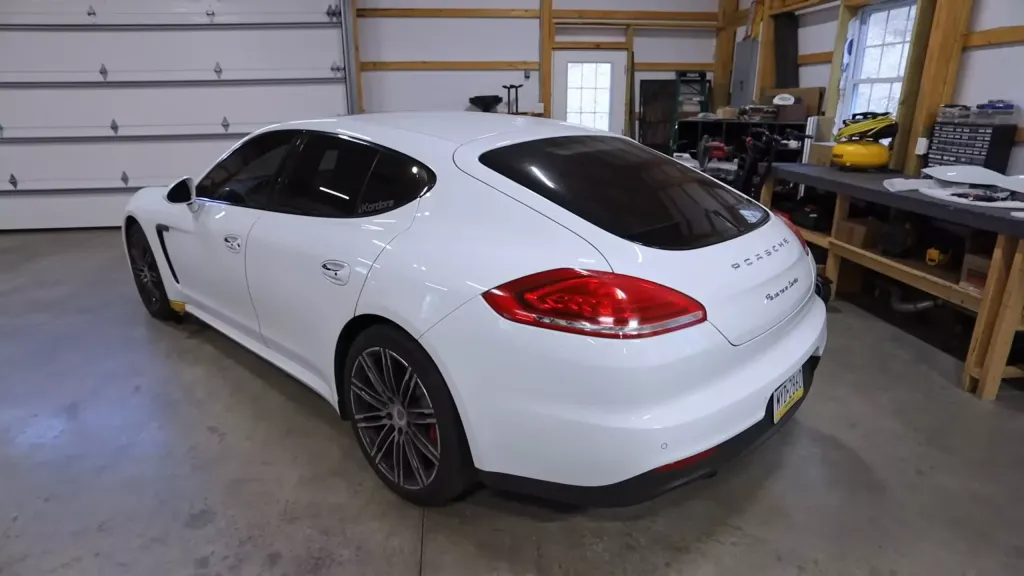 Porsche Panamera: ютьюбер переделал задние фонари и кардинально обновил дизайн седана