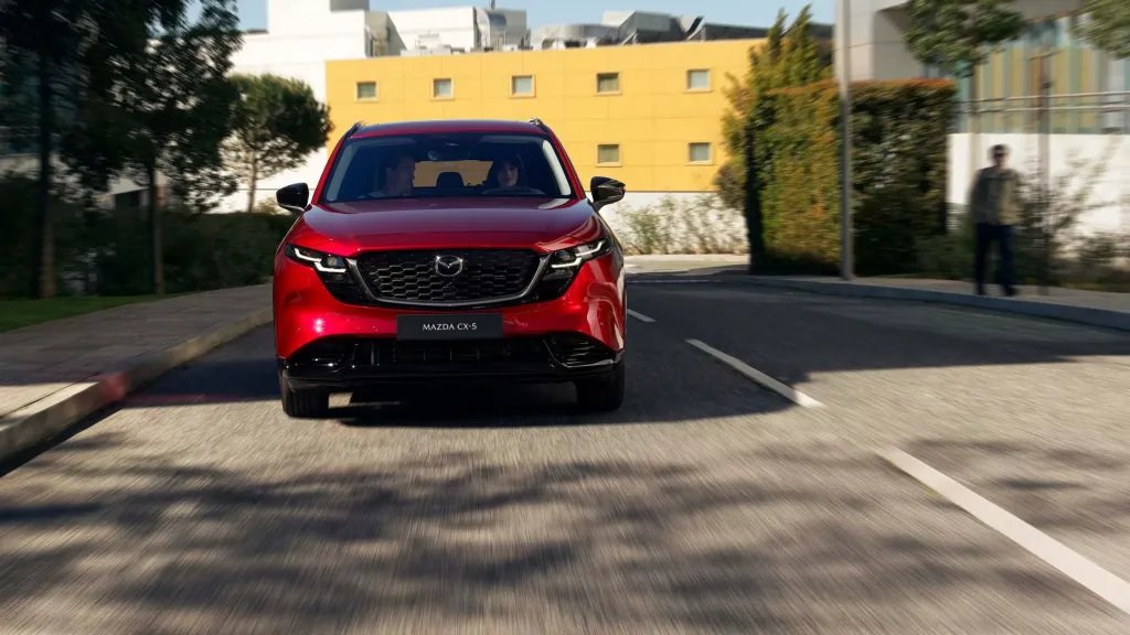 Mazda CX-5 2026 получила гигантcкий экран и обновлённый интерьер