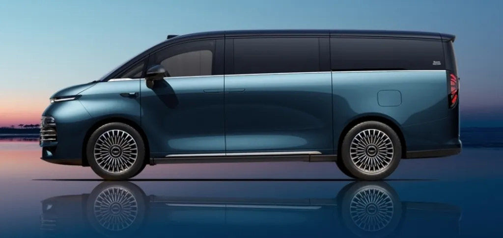 Geely Galaxy V900 — новый флагманский минивэн рис 1