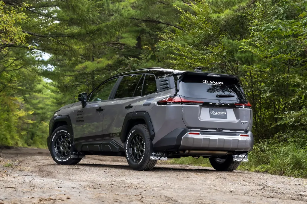 Toyota RAV4 2026: жёсткий внедорожный образ от Jaos