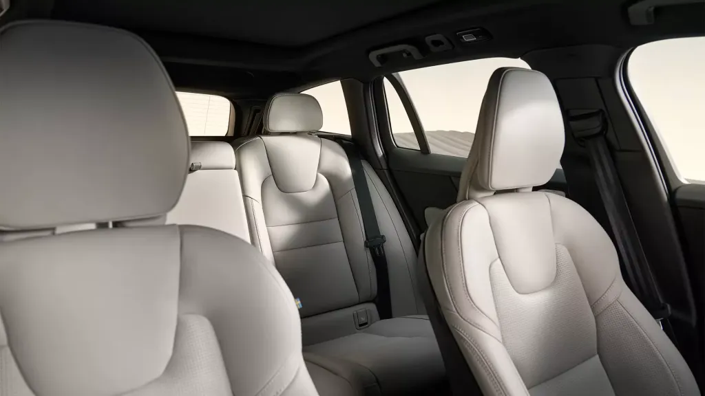 Volvo V60 Cross Country фото 9