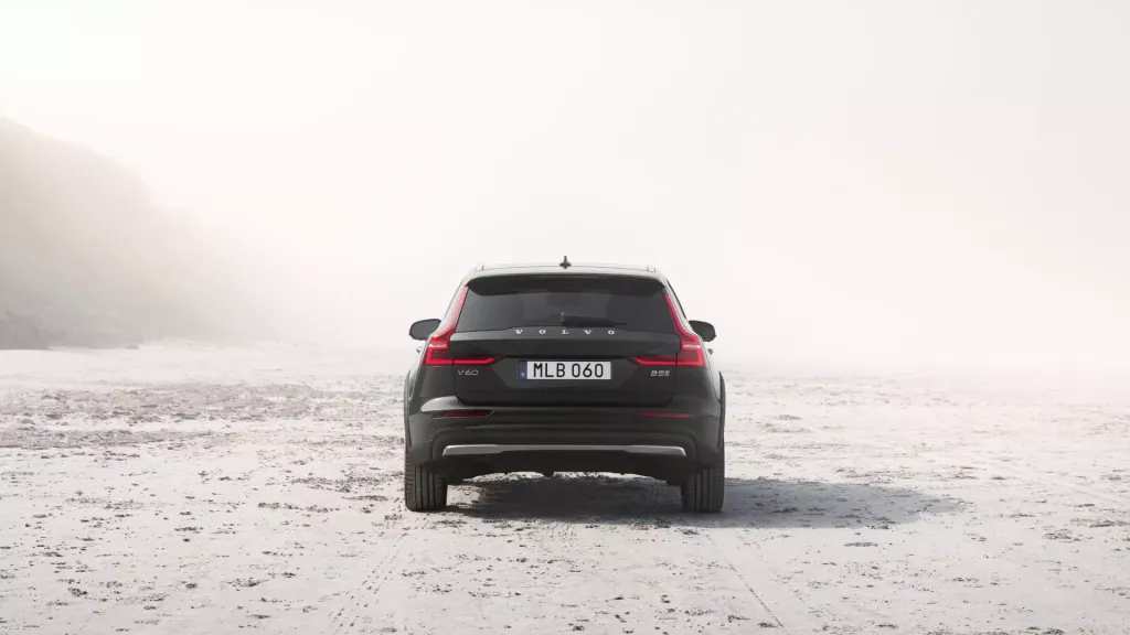 Volvo V60 Cross Country pics 3