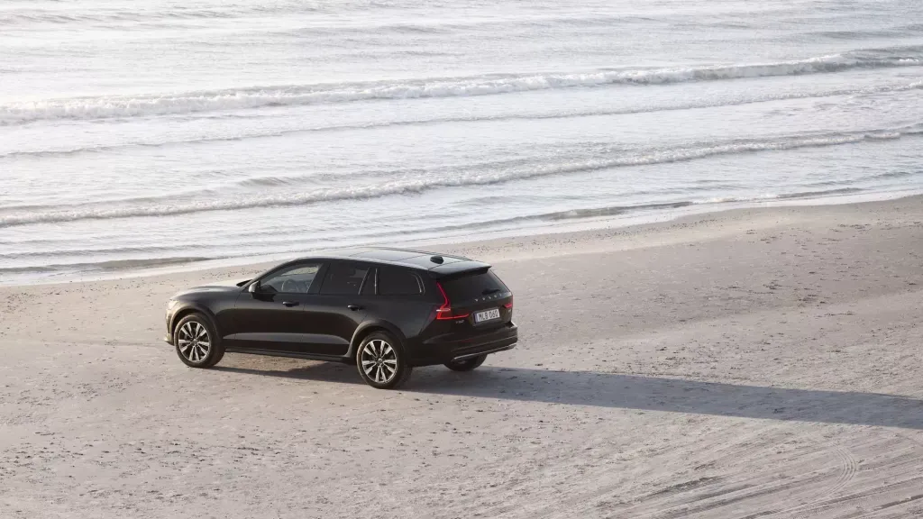 Volvo V60 Cross Country фото 5