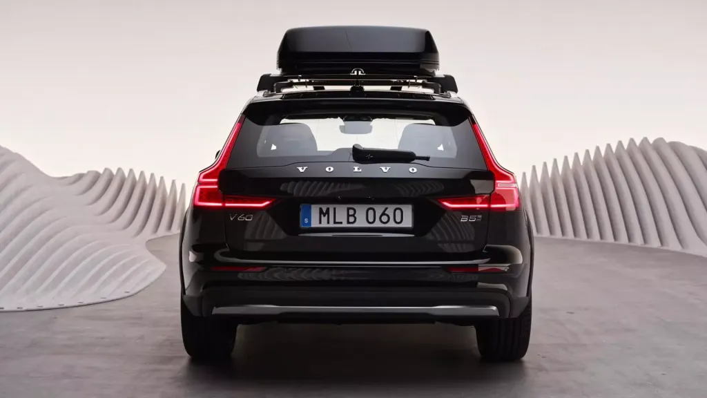 Volvo V60 Cross Country фото 7