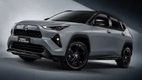Toyota Yaris Cross — обновлённая версия с тёмным пакетом и более изящной решёткой