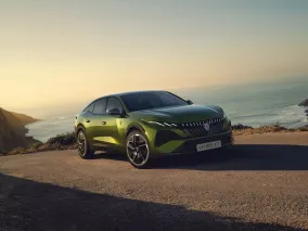 Peugeot 408 2026: рестайлинг купеобразного лифтбека с новым лицом и доработанной техникой