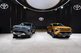 Toyota Hilux 2026: электрическая версия BEV и модель с ДВС в новом дизайне Cyber Sumo
