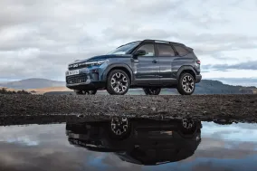 Dacia Bigster: бренд построил «отель из SUV» для наблюдения за звёздами