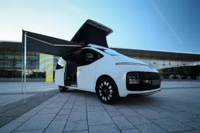 Hyundai Staria Camper Concept: электрический минивэн Hyundai превратили в премиальный автодом для Европы