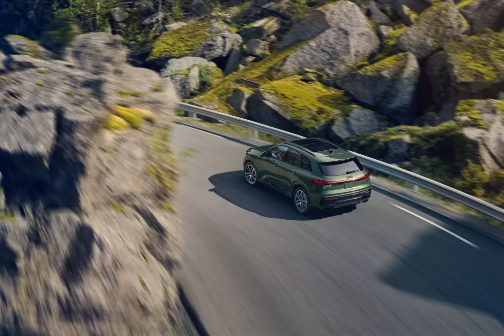 Audi Q5 2026: обновления интерфейса, «живой» руль и новые опции