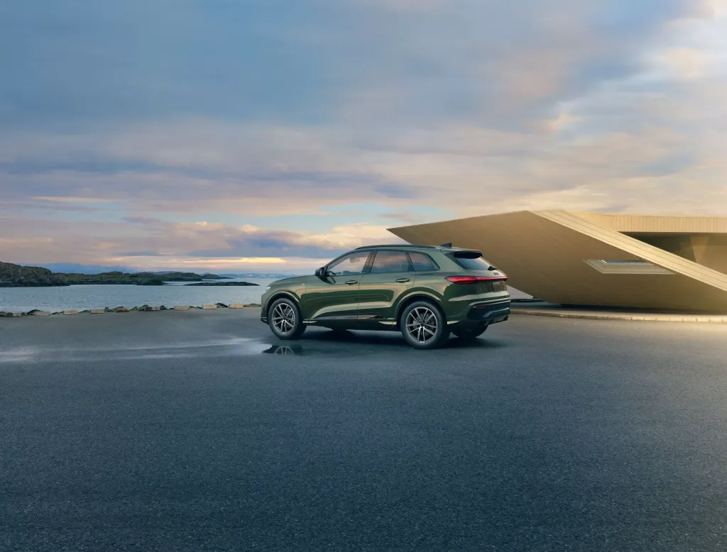 Audi Q5 2026: обновления интерфейса, «живой» руль и новые опции