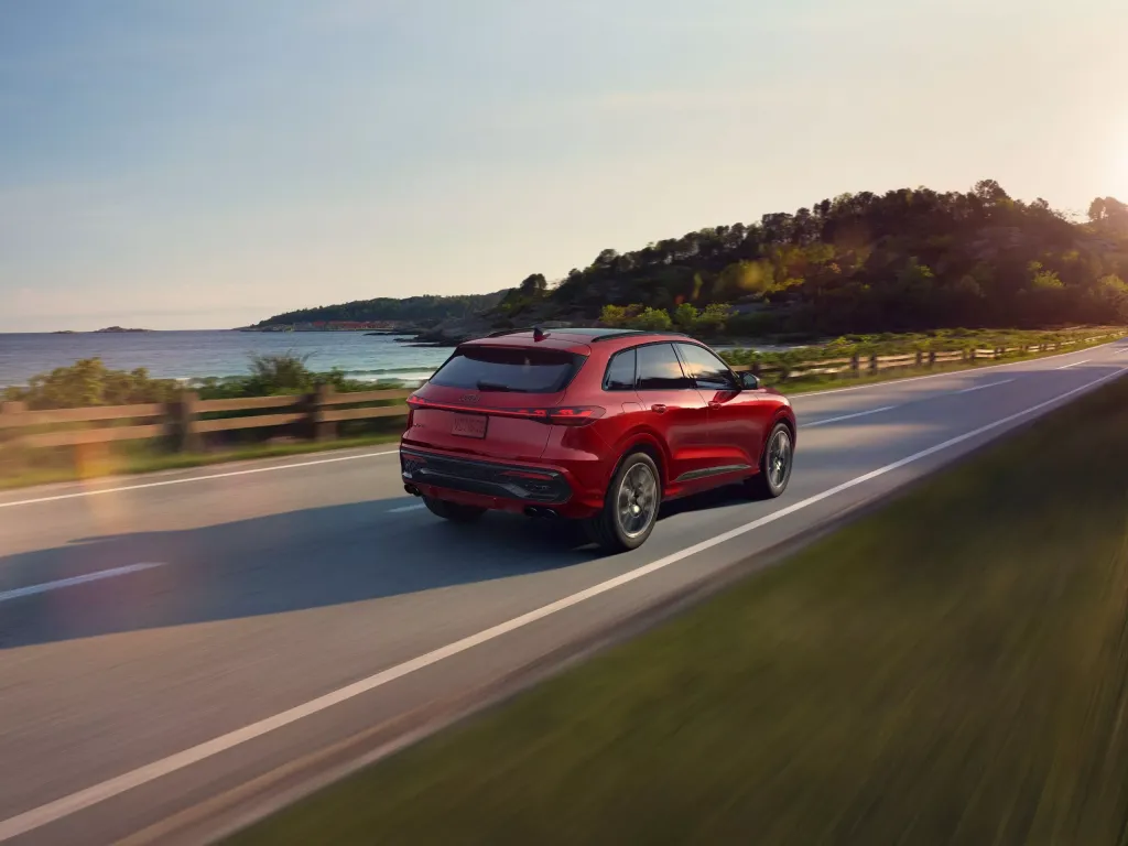 Audi Q5 2026: обновления интерфейса, «живой» руль и новые опции