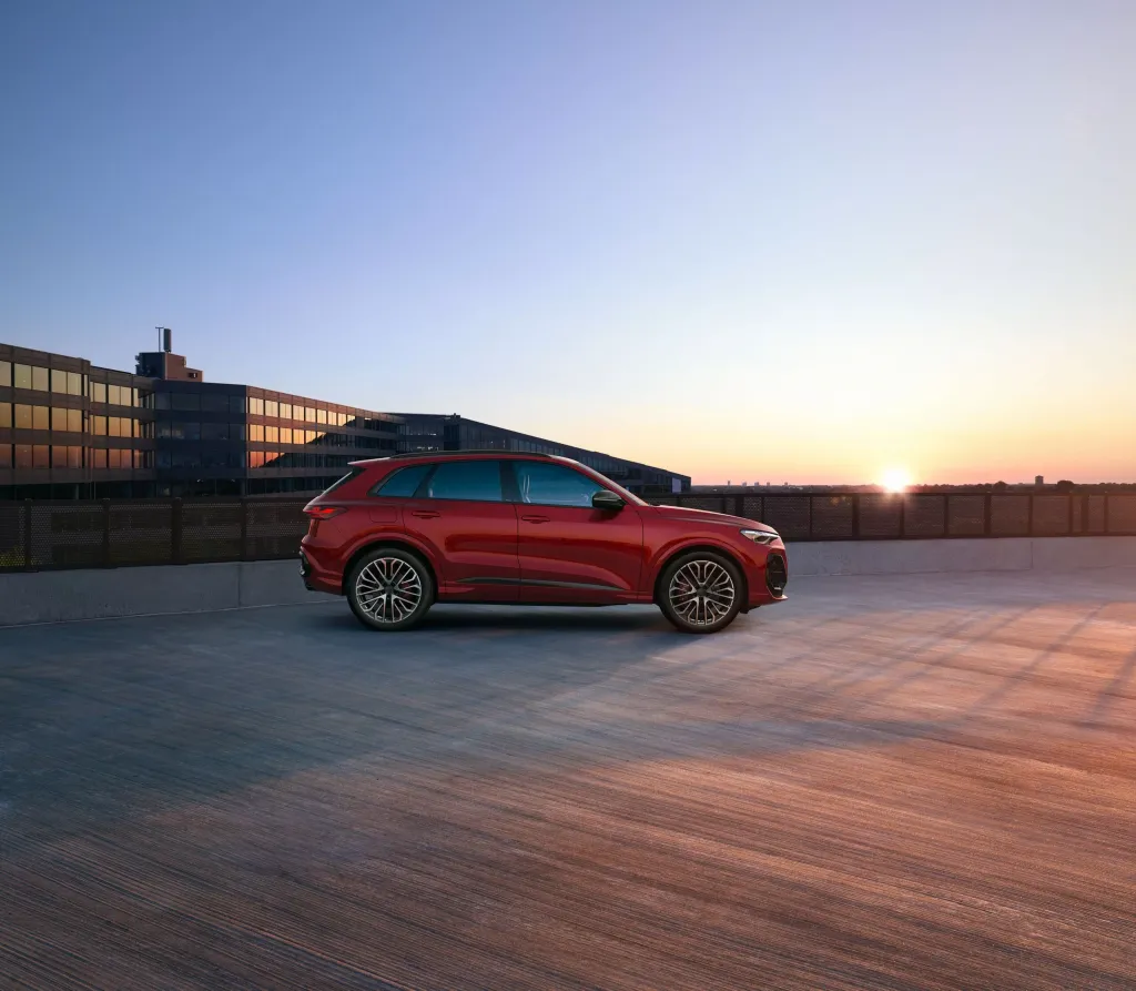 Audi Q5 2026: обновления интерфейса, «живой» руль и новые опции