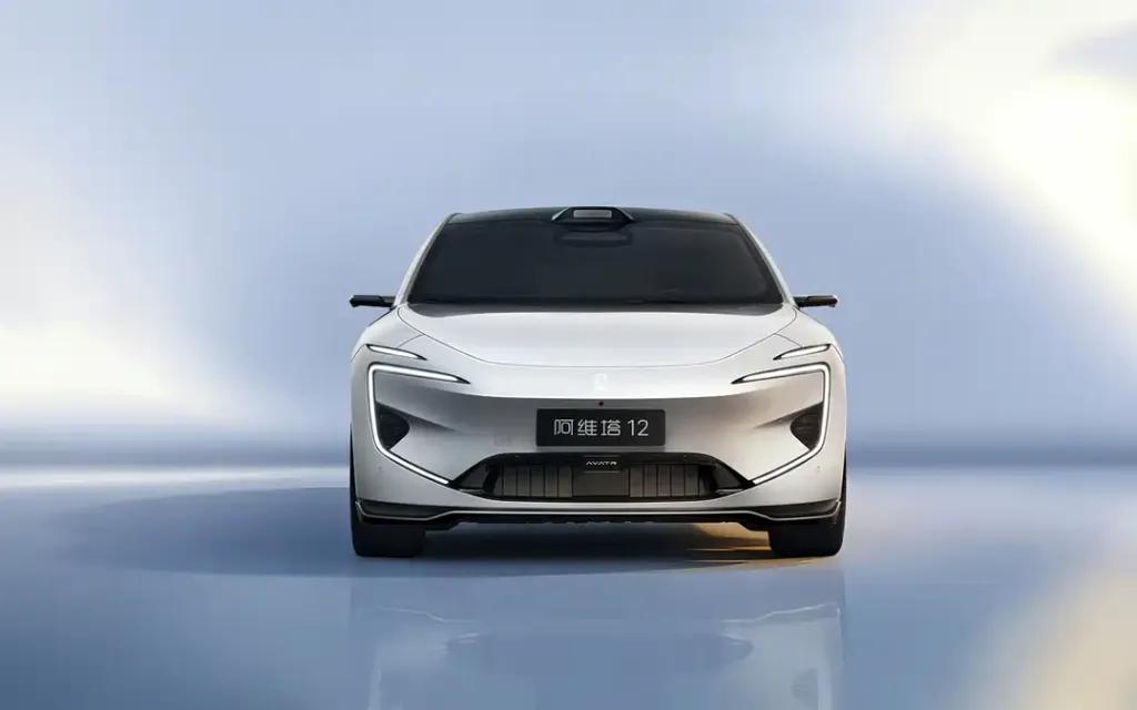 Avatr 12 2026: обновлённый электрический фастбэк с мощностью до 955 лошадиных сил