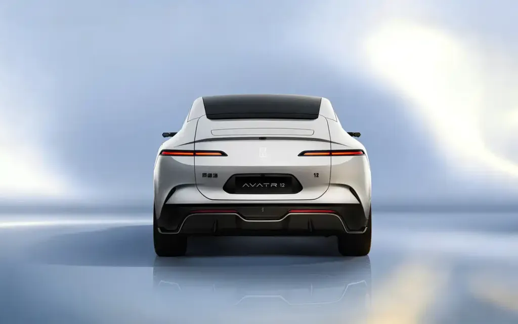 Avatr 12 2026: обновлённый электрический фастбэк с мощностью до 955 лошадиных сил
