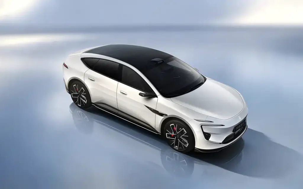 Avatr 12 2026: обновлённый электрический фастбэк с мощностью до 955 лошадиных сил