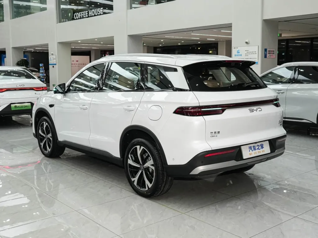 BYD Song Pro DM-i 2026 — гибридный кроссовер с электрическим запасом хода 220 км