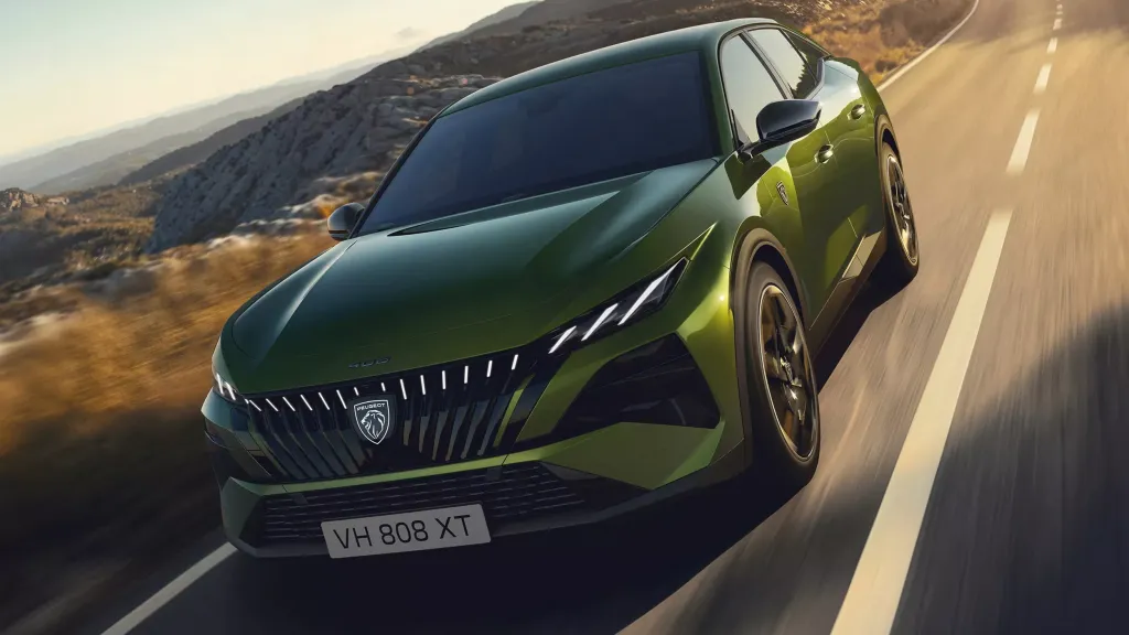 Peugeot 408 2026: рестайлинг купеобразного лифтбека с новым лицом и доработанной техникой