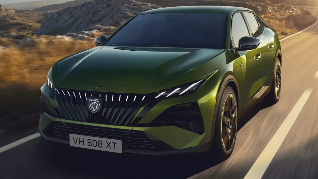 Peugeot 408 2026: рестайлинг купеобразного лифтбека с новым лицом и доработанной техникой