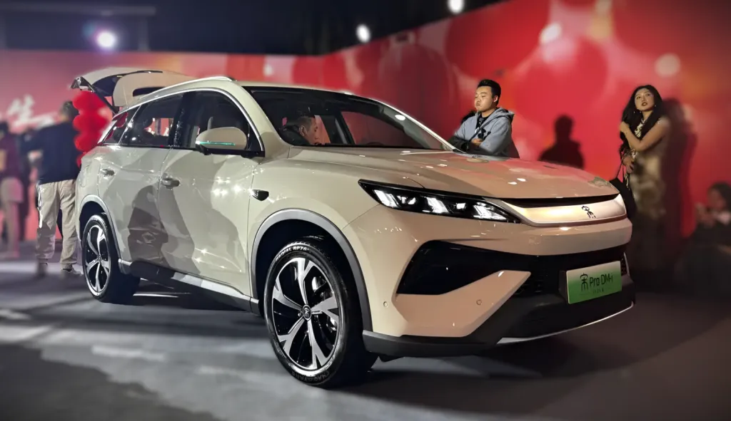 BYD Song Pro DM-i 2026 — гибридный кроссовер с электрическим запасом хода 220 км