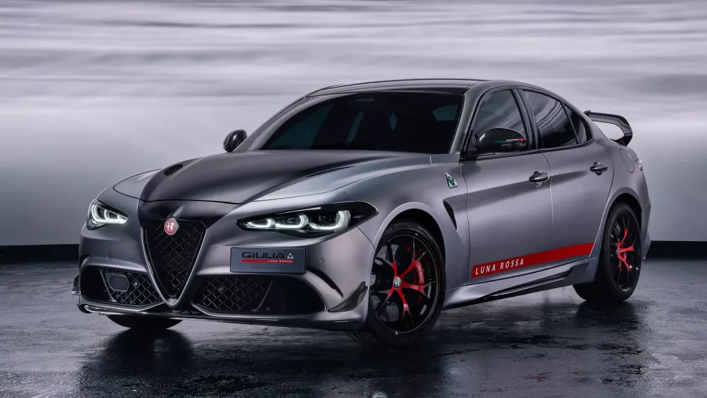 Alfa Romeo Giulia Quadrifoglio Luna Rossa: лимитированная версия с экстремальным прижимом