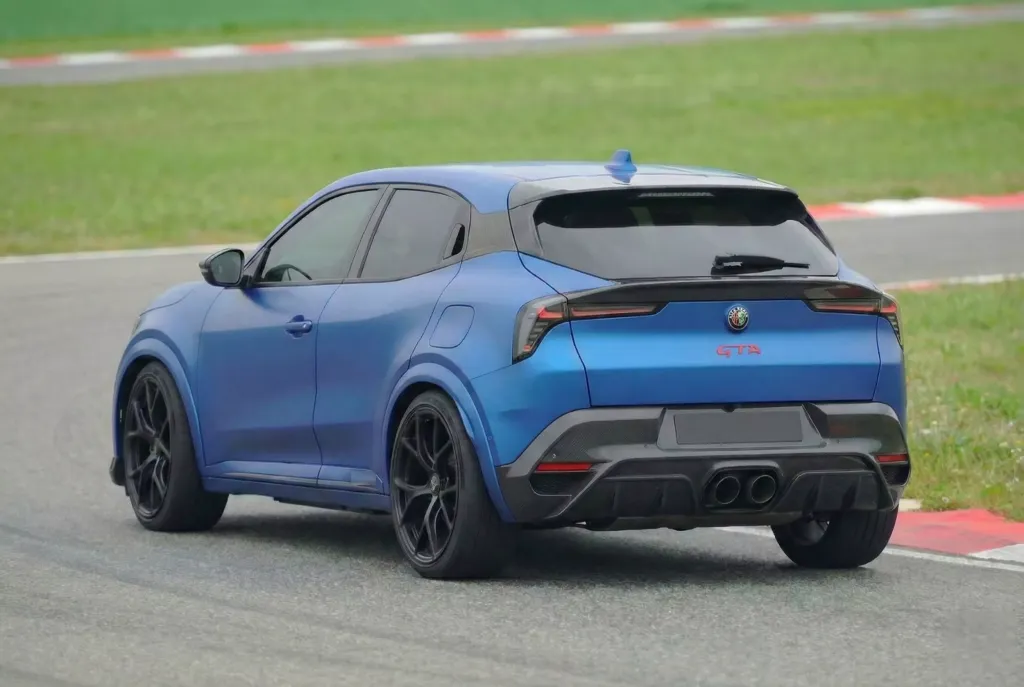 Alfa Romeo Junior GTA: «заряженный» образ, который пока существует только на картинках