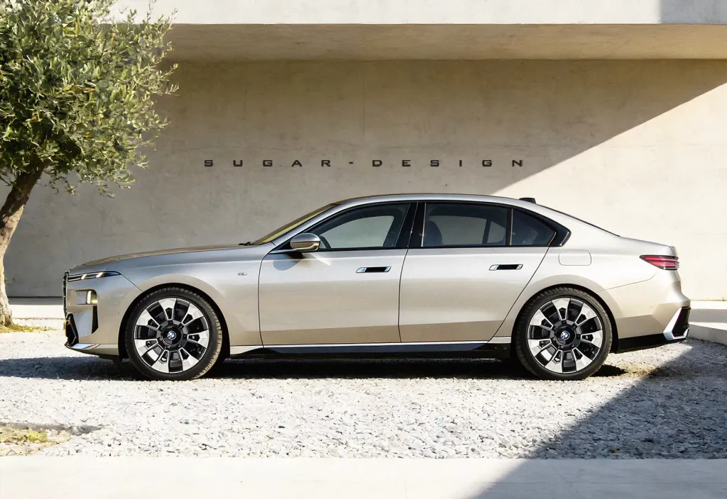 BMW 7 Series 2027: рестайлинг флагманского седана на визуализациях Sugar Design