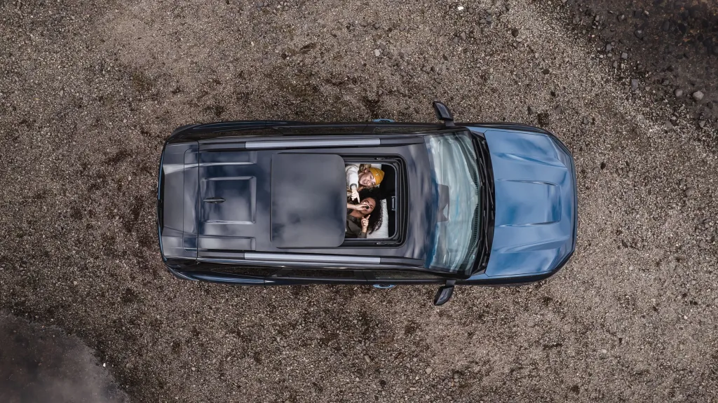 Dacia Bigster: бренд построил «отель из SUV» для наблюдения за звёздами