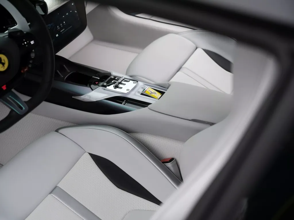 Ferrari 12Cilindri: единственный экземпляр Tailor Made с матовым оттенком Yoonseul