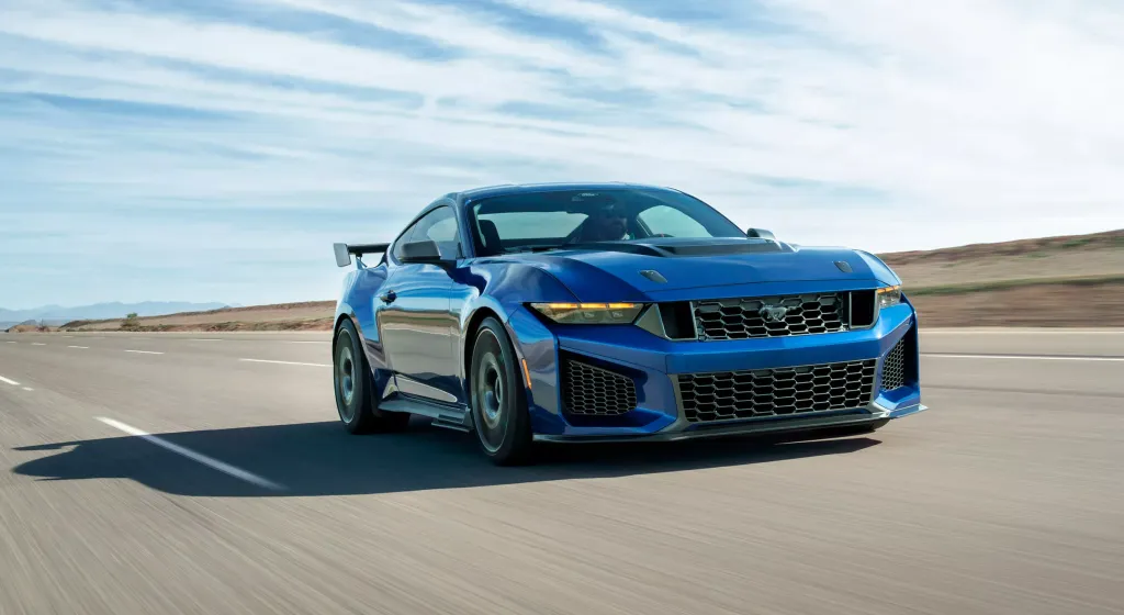 Ford Mustang Dark Horse SC: мощность «значительно выше 700 л.с.» и VIN 001 за 1,25 млн долларов на благотворительность