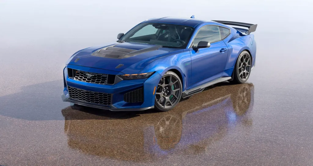 Ford Mustang Dark Horse SC: мощность «значительно выше 700 л.с.» и VIN 001 за 1,25 млн долларов на благотворительность